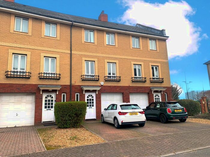 3 Bedroom Property To Rent In Adventurers Quay, Cardiff, CF10