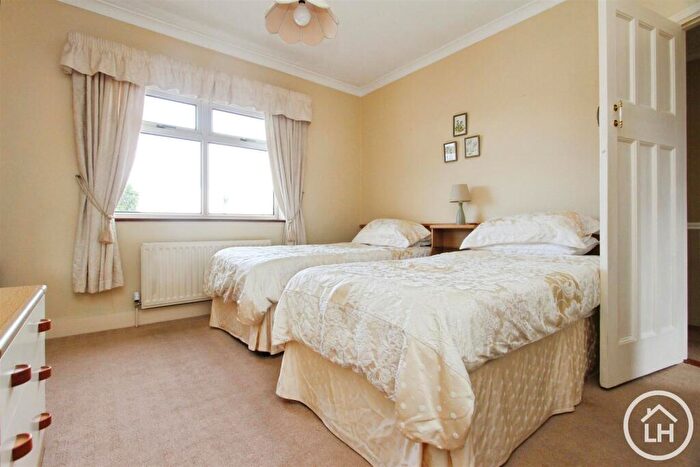 3 Bedroom Semi Detached House For Sale In Park Avenue, Sittingbourne, ME10