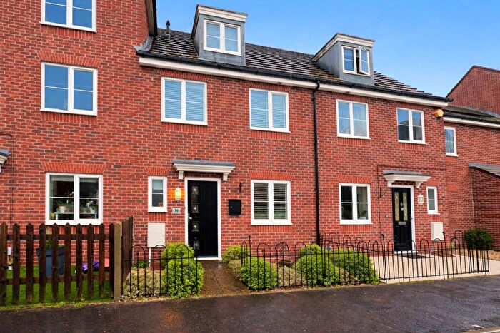 4 Bedroom Terraced House For Sale In Fawn Drive, Aldershot, Hampshire, GU12