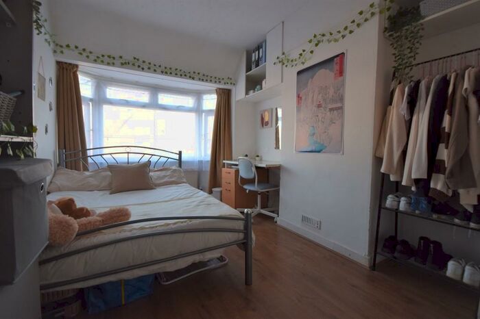 6 Bedroom Semi-Detached House To Rent In Aldershot Road, Guildford, GU2