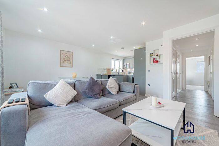 2 Bedroom Flat For Sale In Bryanstone Road, Waltham Cross, EN8