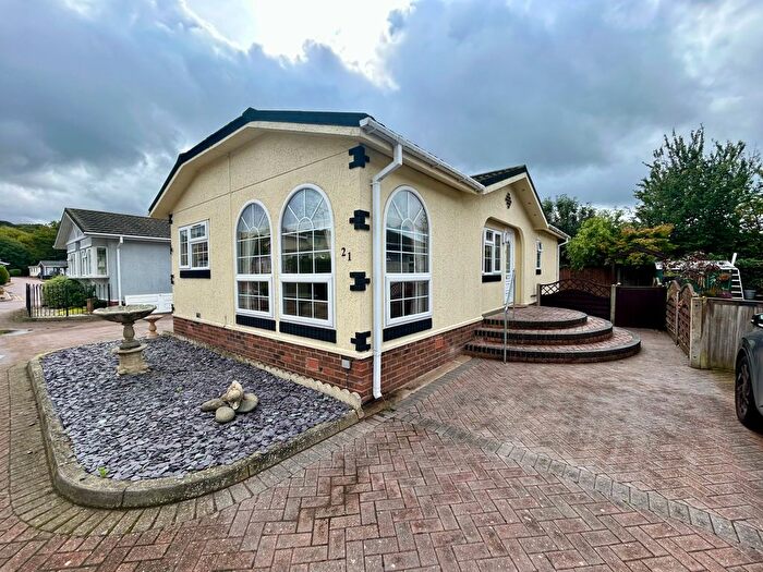 2 Bedroom Mobile/park Home For Sale In Woodbine Close, Waltham Abbey, EN9