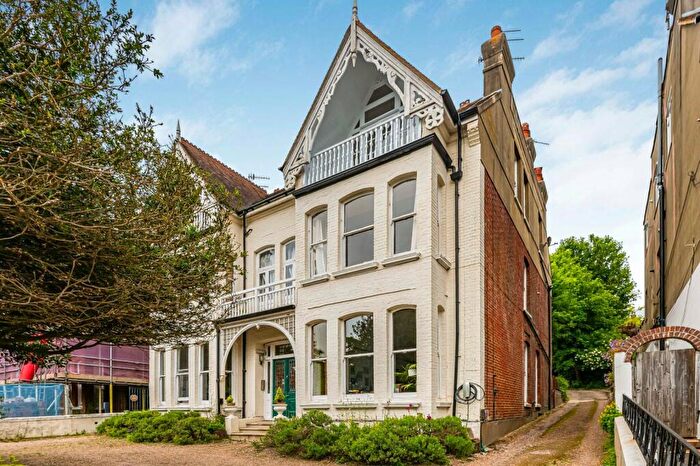 1 Bedroom Flat To Rent In Preston Park Avenue, Brighton, East Sussex, BN1