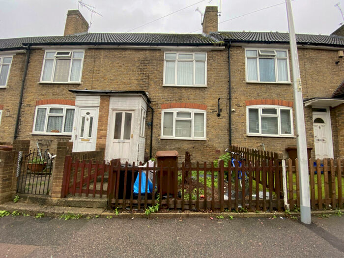 3 Bedroom Terraced House To Rent In Beatty Avenue, Kent, ME7