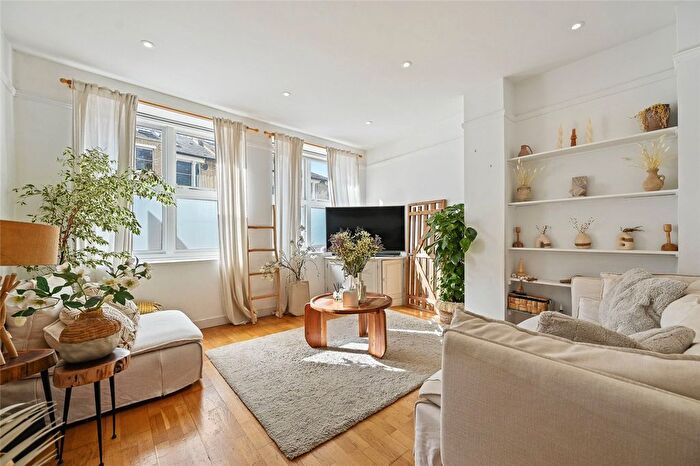 3 Bedroom Flat For Sale In Boscombe Road, London, W12