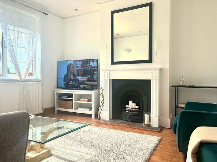 1 Bedroom Flat To Rent In Highfield Road, Northwood, HA6