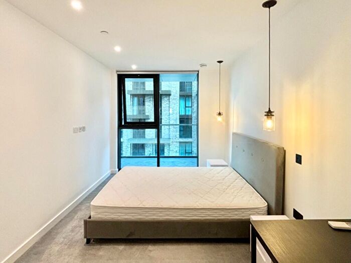 2 Bedroom Flat To Rent In Merino Gardens, Tower Hamlets, London, E1W