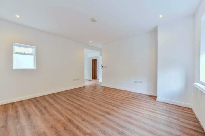 Studio To Rent In Winders Road, Battersea, London, SW11