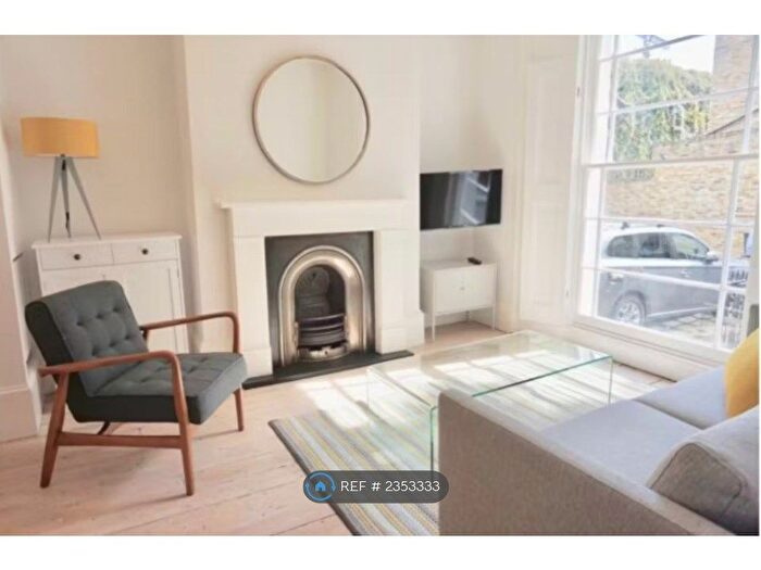 1 Bedroom Flat To Rent In Waterloo Terrace, London, N1