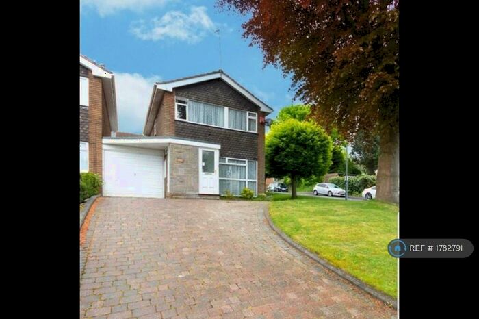 3 Bedroom Detached House To Rent In Moat Road, Oldbury, B68