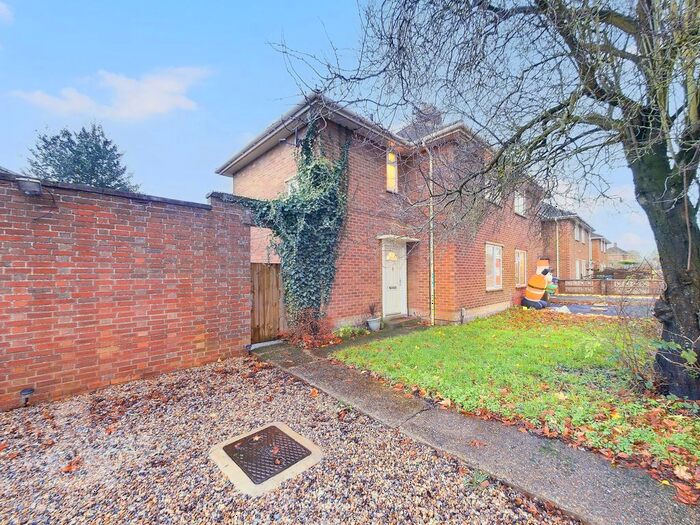 3 Bedroom Semi-Detached House To Rent In Robin Hood Road, Norwich, NR4