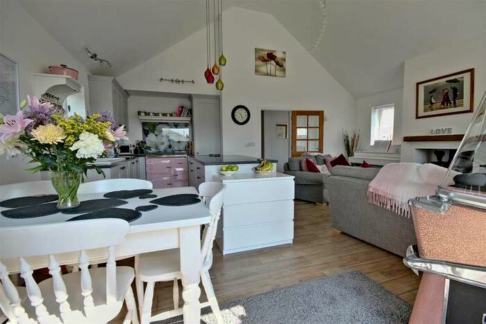 3 Bedroom Detached Bungalow For Sale In Crabtree Lane, Sutton-on-sea, LN12