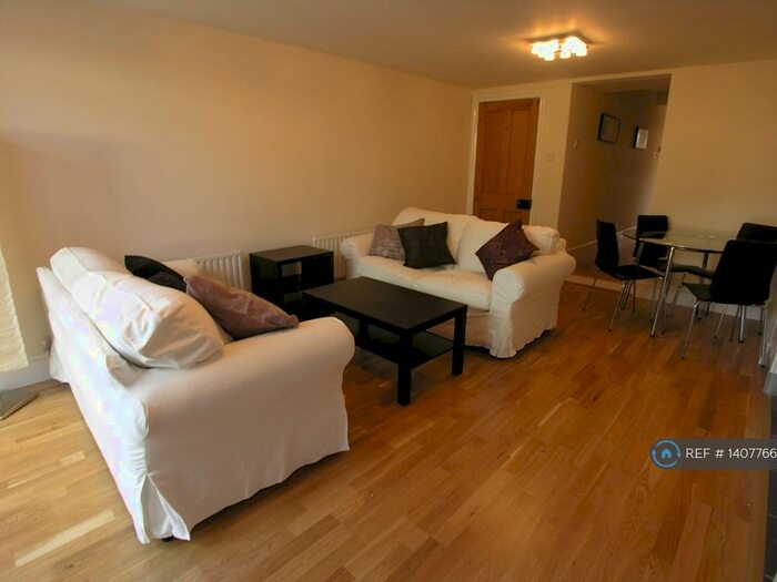 2 Bedroom Flat To Rent In Wantage Road, Reading, RG30