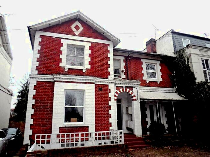 2 Bedroom Flat To Rent In London Road, Reading, Berkshire, RG1