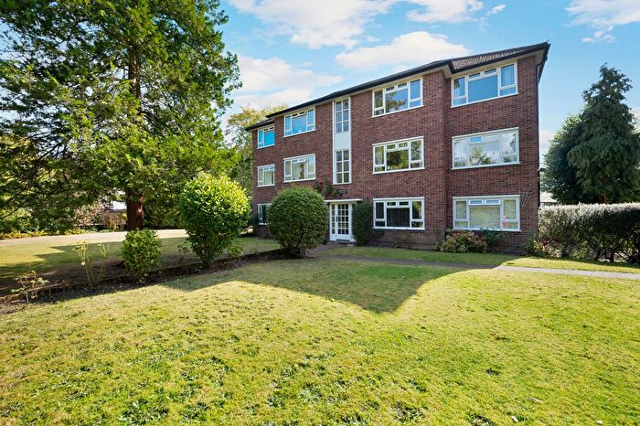 2 Bedroom Flat To Rent In Oak Hill Road, Surbiton, KT6
