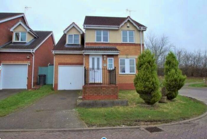 4 Bedroom Detached House To Rent In Braids Close, Rugby, CV21