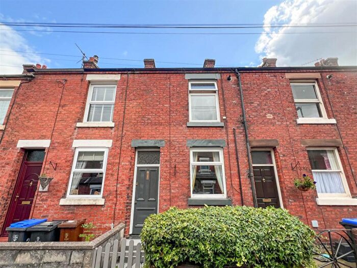 2 Bedroom House For Sale In North Avenue, Leek, ST13