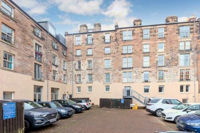 2 Bedroom Flat To Rent In Hermand Crescent, Edinburgh, EH11
