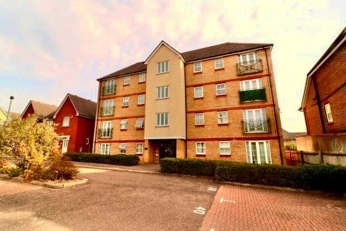2 Bedroom Flat To Rent In Rawlyn Close, Grays, RM16