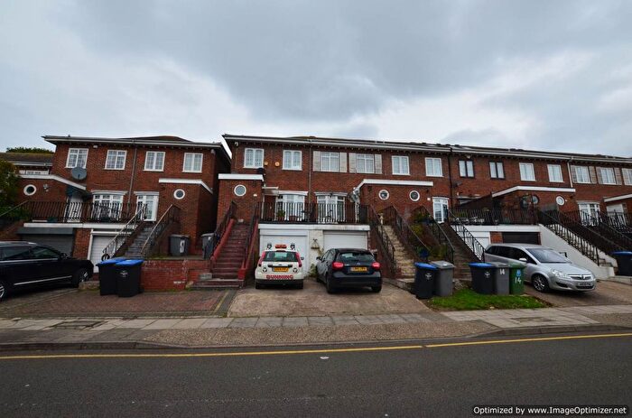 3 Bedroom Barn Conversion For Sale In Lantern Close, Wembley, HA0