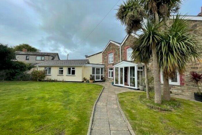 2 Bedroom Flat To Rent In Newquay Road, Truro, TR4