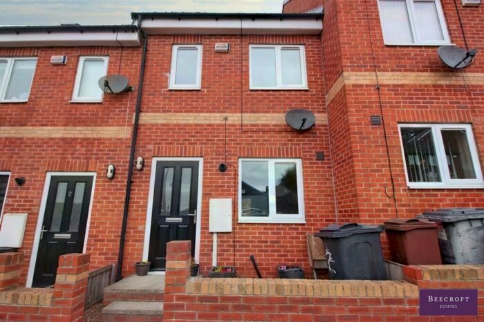 3 Bedroom Town House To Rent In Thicket Terrace, Worsbrough, S70