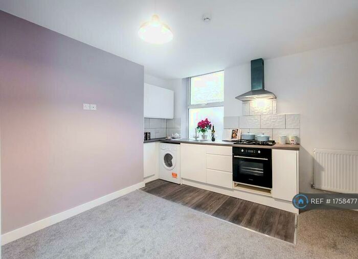 1 Bedroom Flat To Rent In Retiro Street, Oldham, OL1