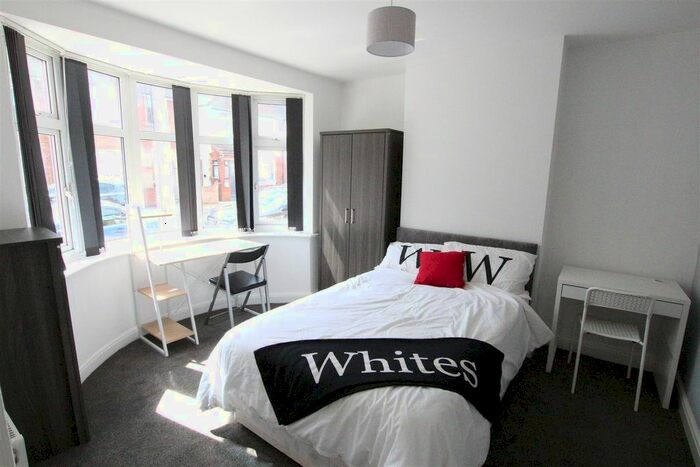 5 Bedroom Property To Rent In Southfield Avenue, Northampton, NN4