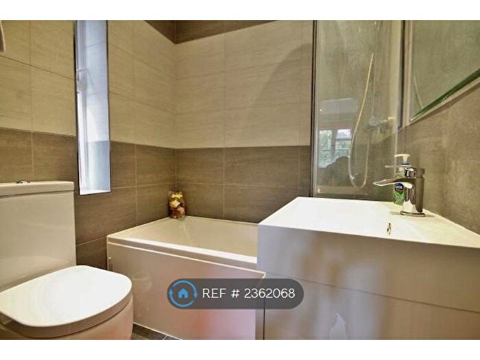 1 Bedroom Flat To Rent In Millbrooke Court, London, SW15