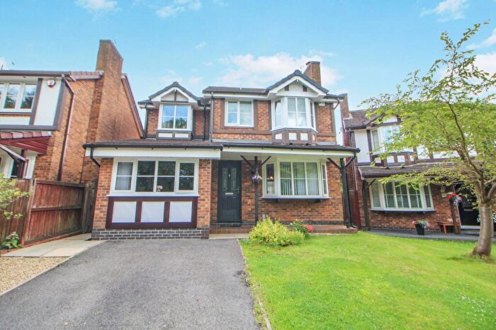 4 Bedroom Detached House For Sale In Hurstbrook Close, Glossop, Derbyshire, SK13