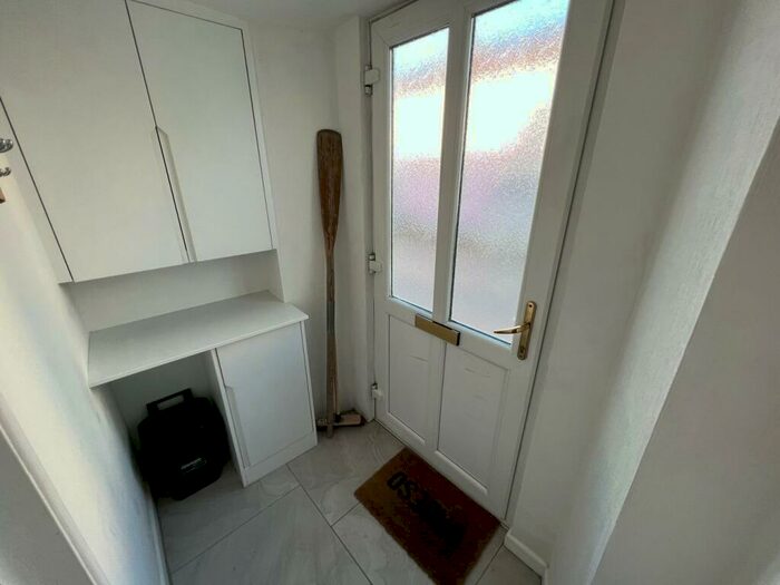1 Bedroom Flat For Sale In George Street, New Quay, SA45
