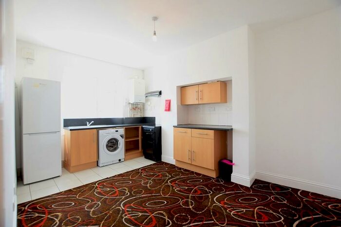 2 Bedroom Flat To Rent In Eastern Avenue, Ilford, IG2