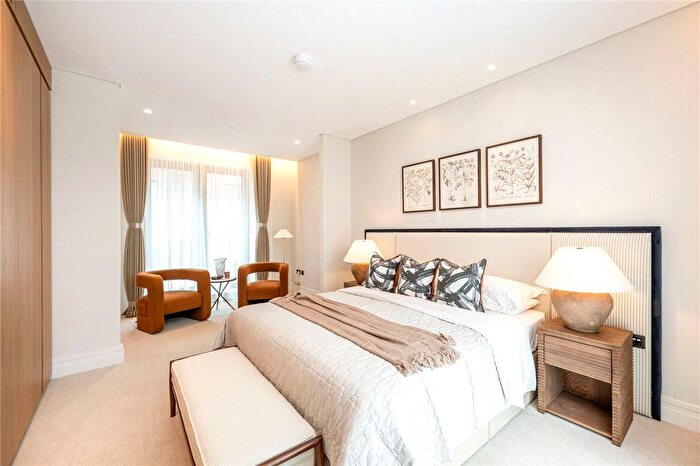 3 Bedroom Flat To Rent In Carrington Street, Mayfair, London, W1J