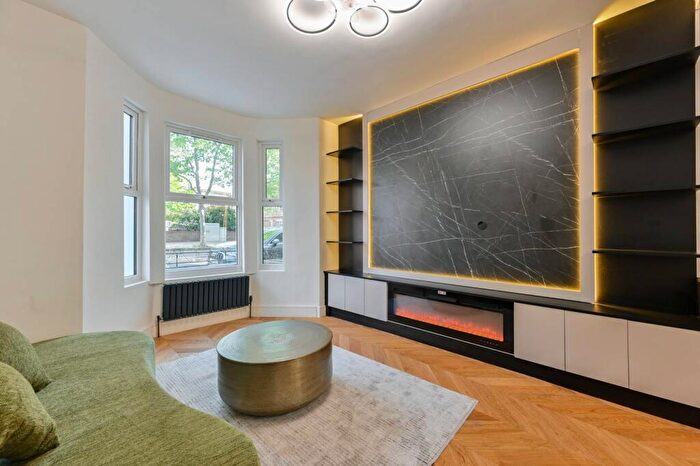 5 Bedroom Terraced House For Sale In Browning Street, Elephant And Castle, London, SE17