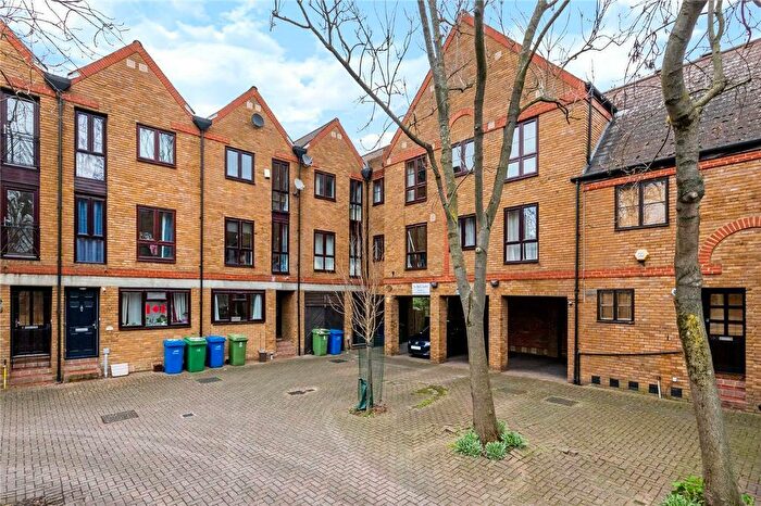 Flat To Rent In Brunswick Quay, Rotherhithe, Bermondsey, Surrey Quays, Canada Water, London, SE16