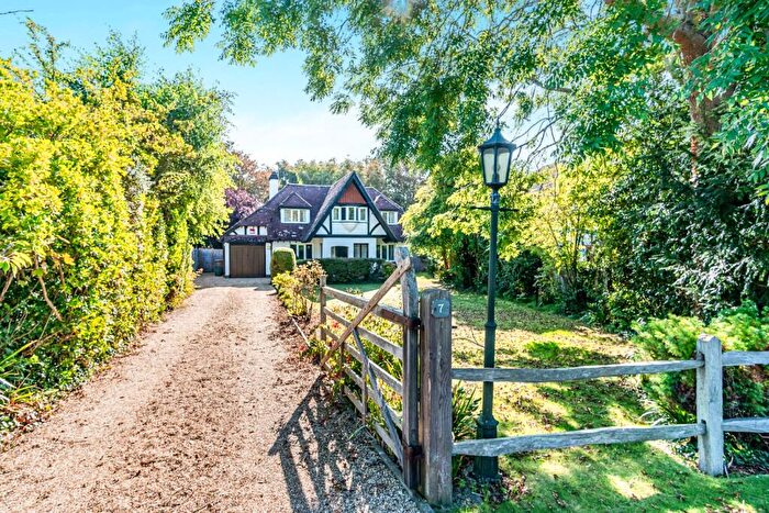 3 Bedroom Detached House To Rent In West Close, Middleton-On-Sea, PO22