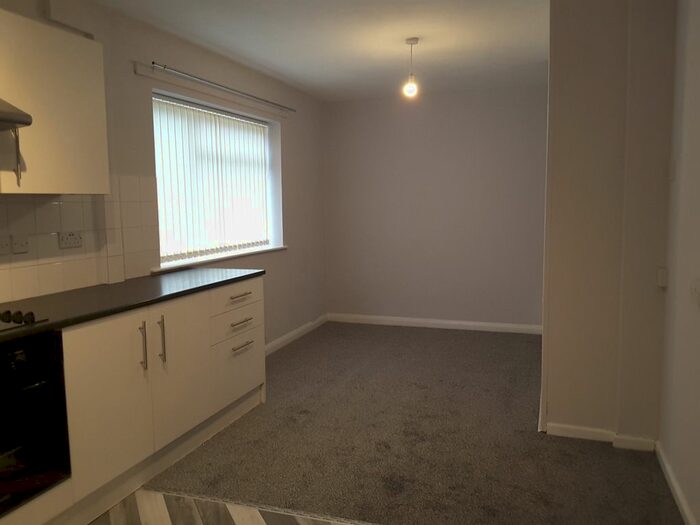 3 Bedroom Semi-Detached House To Rent In Castle View, Edlington, Doncaster, DN12
