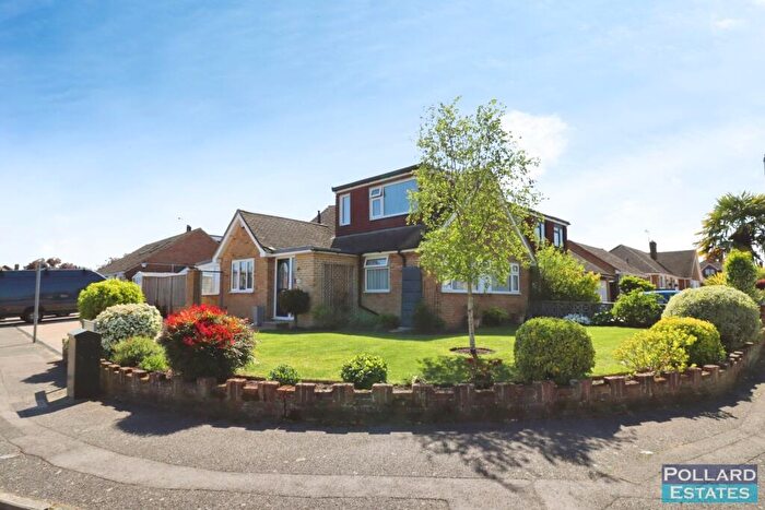 3 Bedroom Semi-Detached Bungalow For Sale In Wooldeys Road, Rainham, ME8