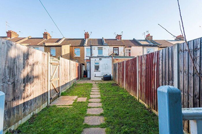 2 Bedroom Terraced House To Rent In Benskin Road, Watford Hw, Watford, WD18