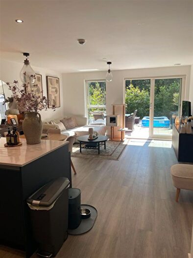 1 Bedroom Flat To Rent In Green Lanes, Winchmore Hill, N21