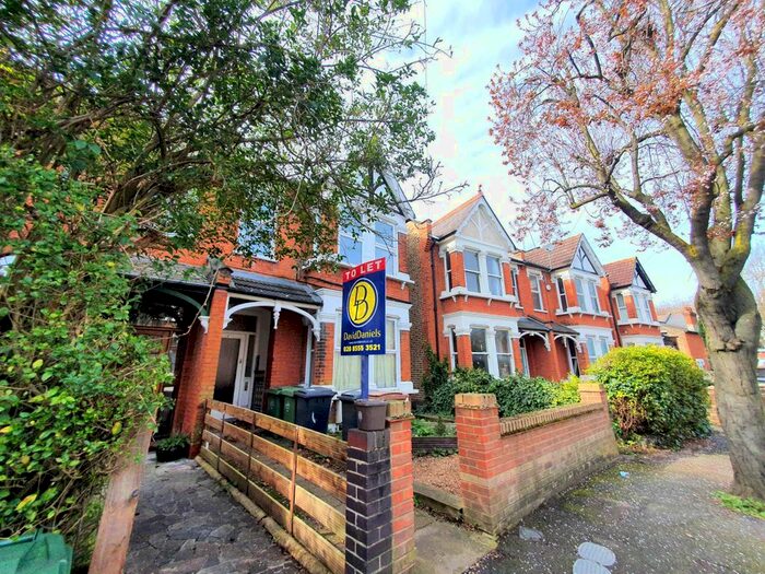 Studio To Rent In Fladgate Road, Leytonstone, E11