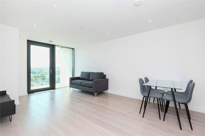2 Bedroom Flat To Rent In Carriage House, City North Place, London, N4