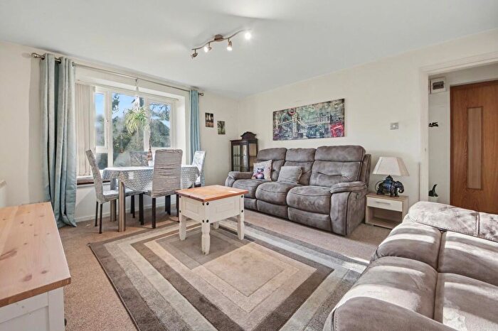 2 Bedroom Apartment For Sale In The Oaks, Merryoak, SO19