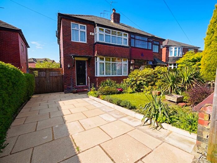 3 Bedroom Semi-Detached House For Sale In Agecroft Road West, Prestwich, M25