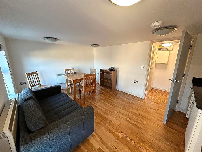 1 Bedroom Flat To Rent In Marlborough Road, Grandpont, Oxford, OX1