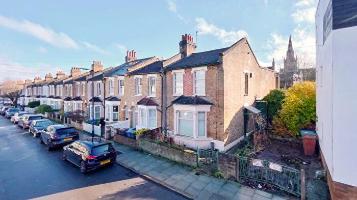 3 Bedroom End Of Terrace House For Sale In Landells Road, London, SE22