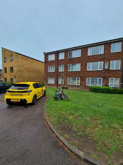 2 Bedroom Flat To Rent In Southview, Oakleigh Road South, N11