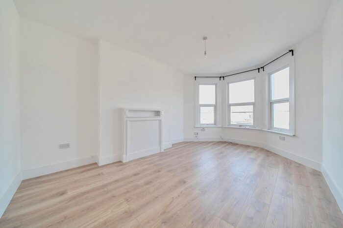 4 Bedroom Flat To Rent In Baring Road London, SE12