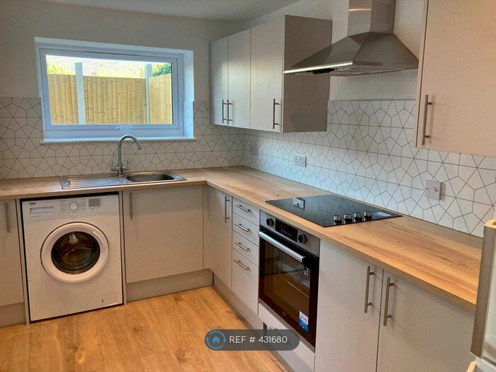 1 Bedroom Flat To Rent In St. Johns Road, Dover, CT17