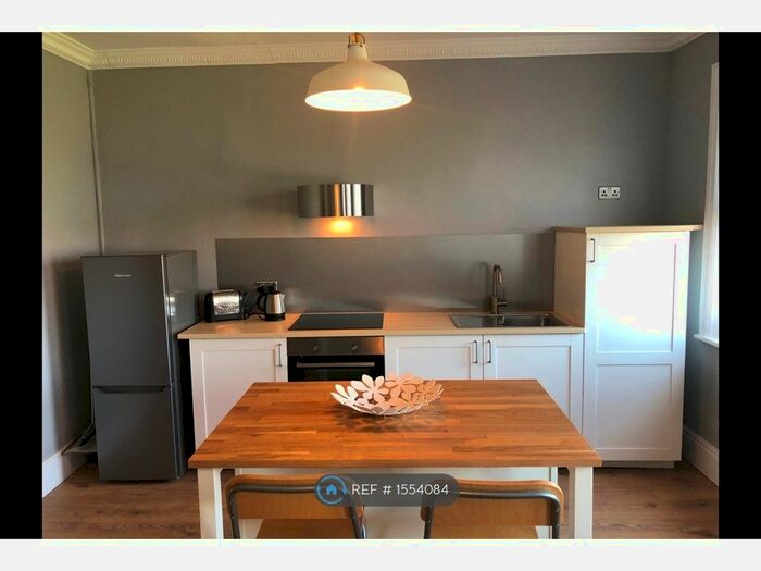 2 Bedroom Flat To Rent In Adrian Square, Westgate On Sea, CT8